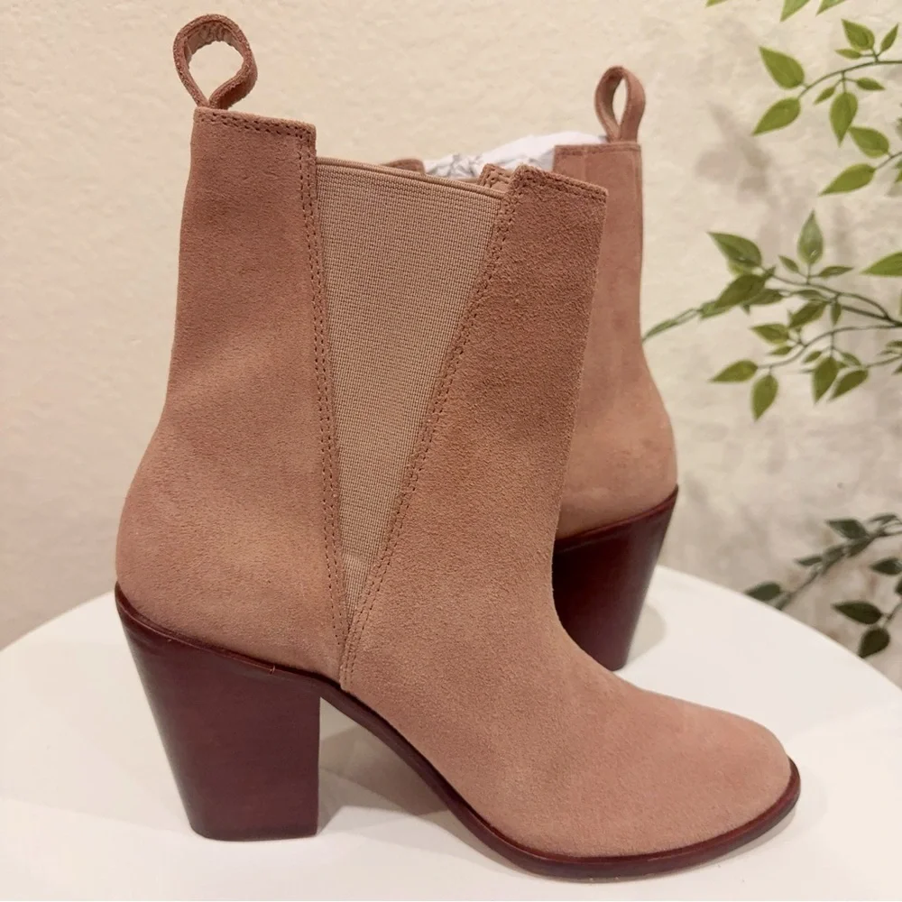 Kaanas Morava Suede Block Heel With Elastic in Caramel NWOT Size 6M